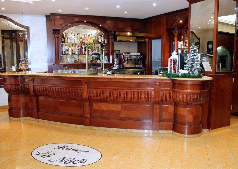 Hotel La Noce Chivasso Restoran fotoğraf